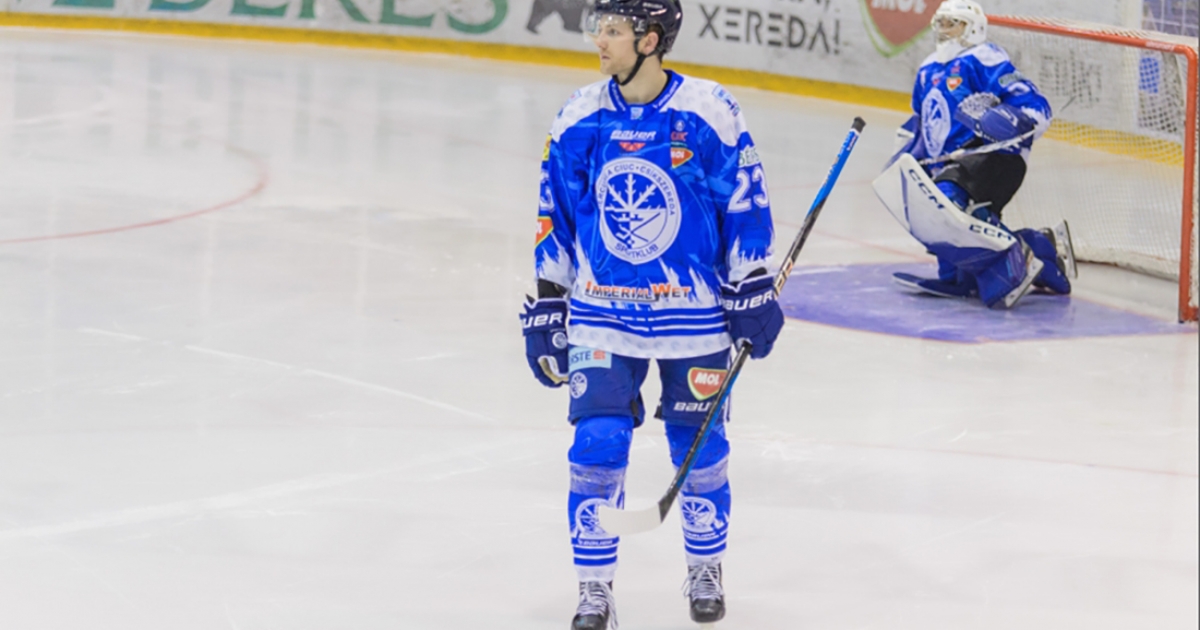 Szerződéseket hosszabbítottak